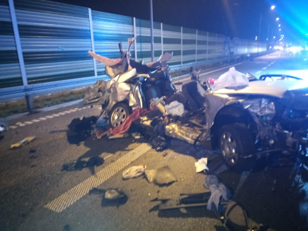 Woźniki. Tragedia na autostradzie. Nie żyją 2 osoby