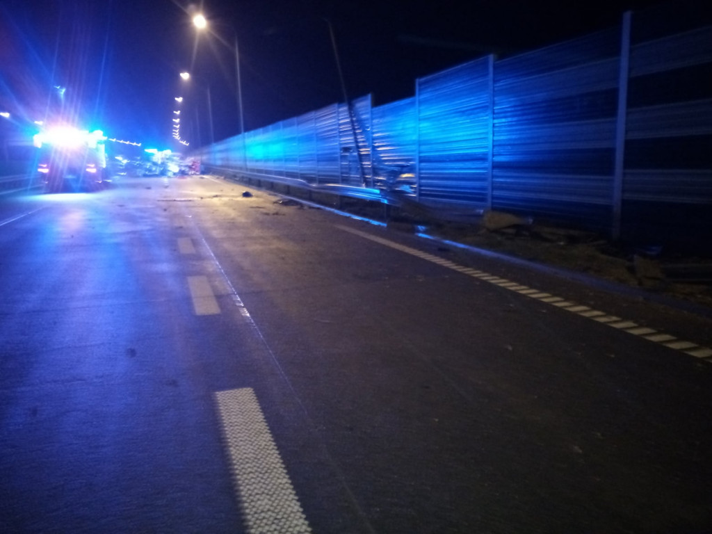 Woźniki. Tragedia na autostradzie. Nie żyją 2 osoby