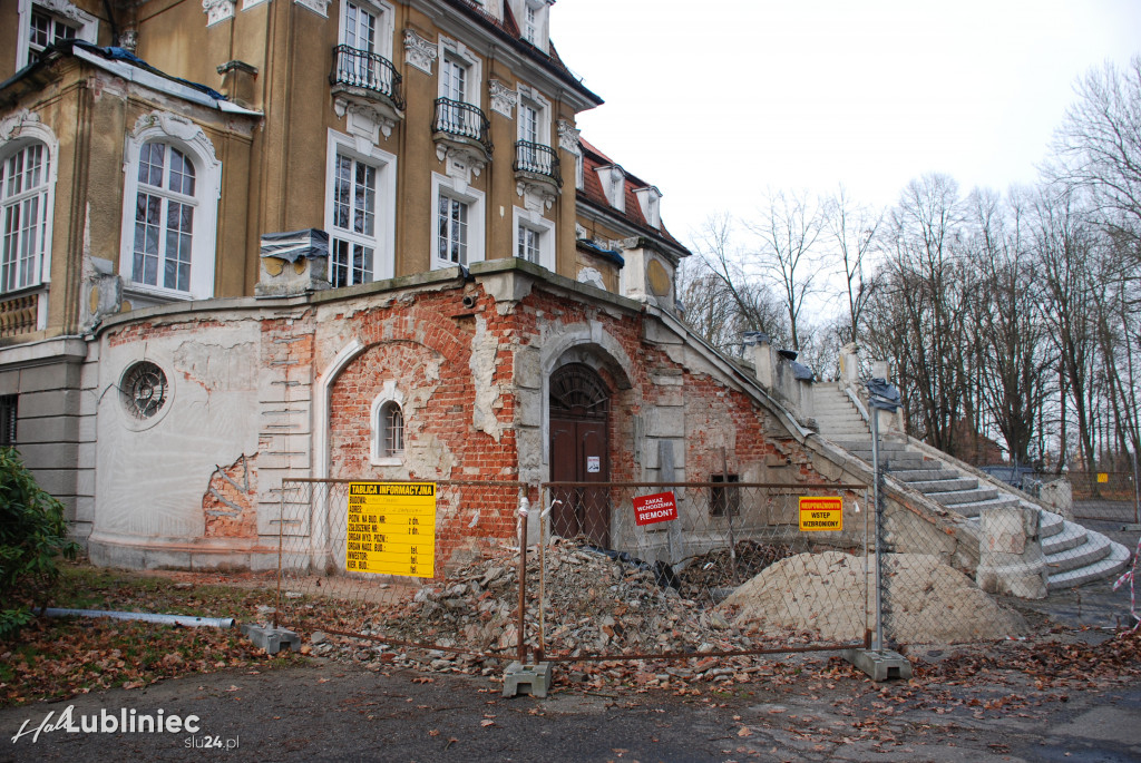 Trwa remont pałacu w Kochcicach