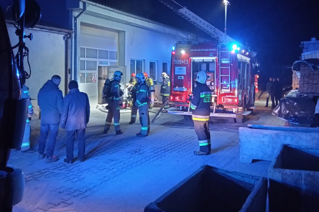 Boronów. Nocny pożar w hali zakładowej