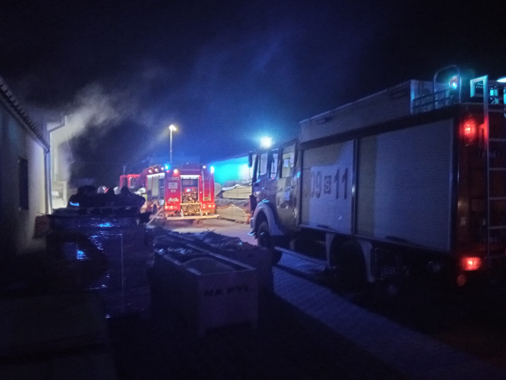 Boronów. Nocny pożar w hali zakładowej