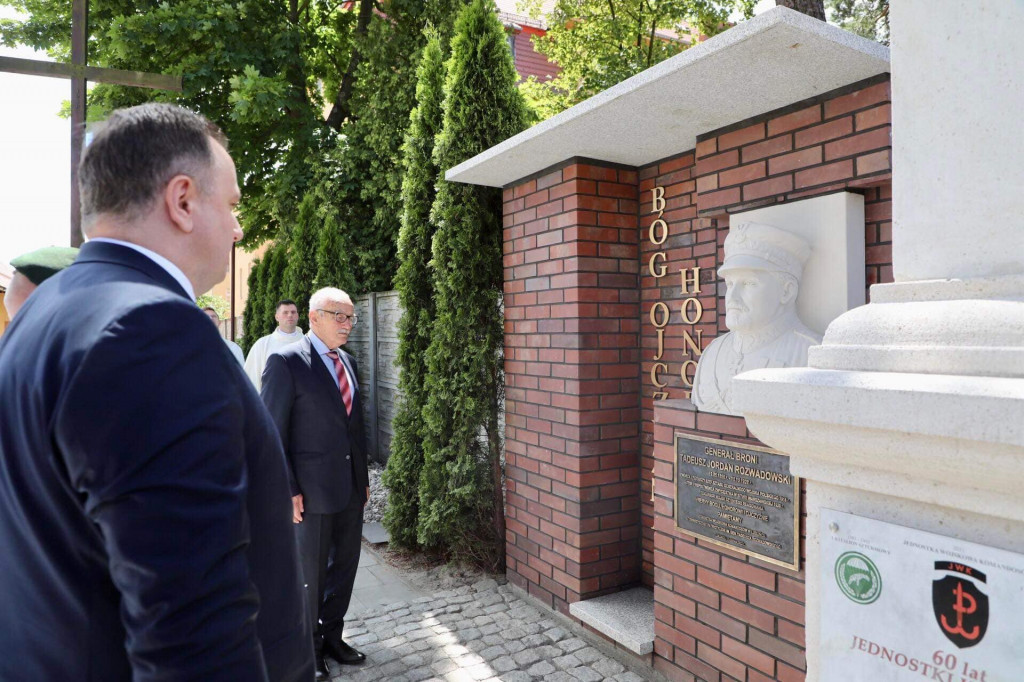 Lubliniec. Odsłonięcie popiersia generała