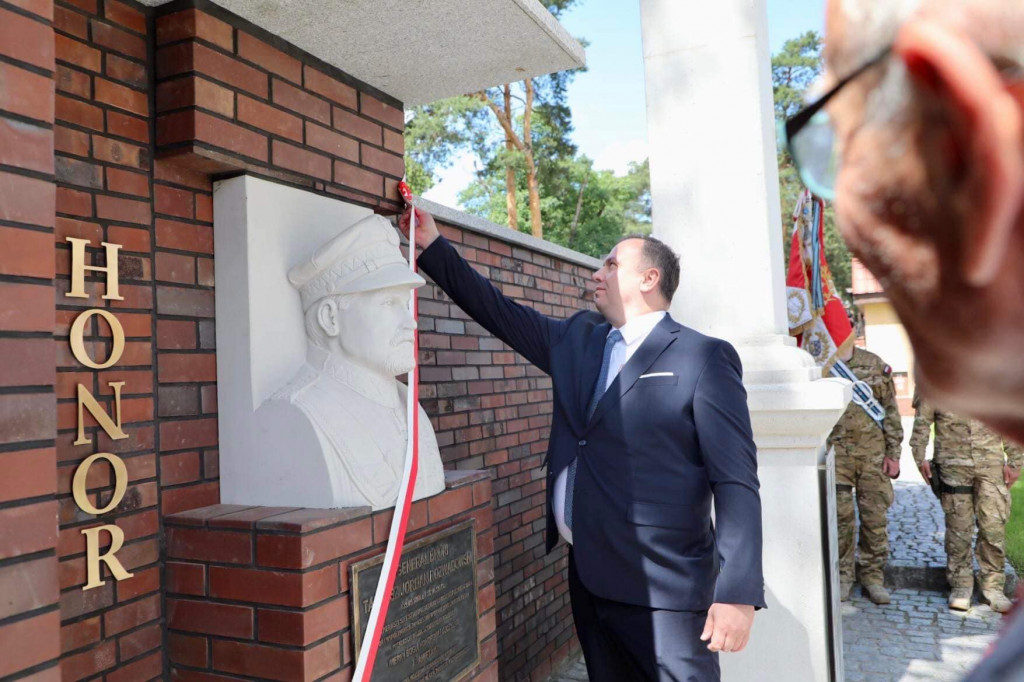Lubliniec. Odsłonięcie popiersia generała