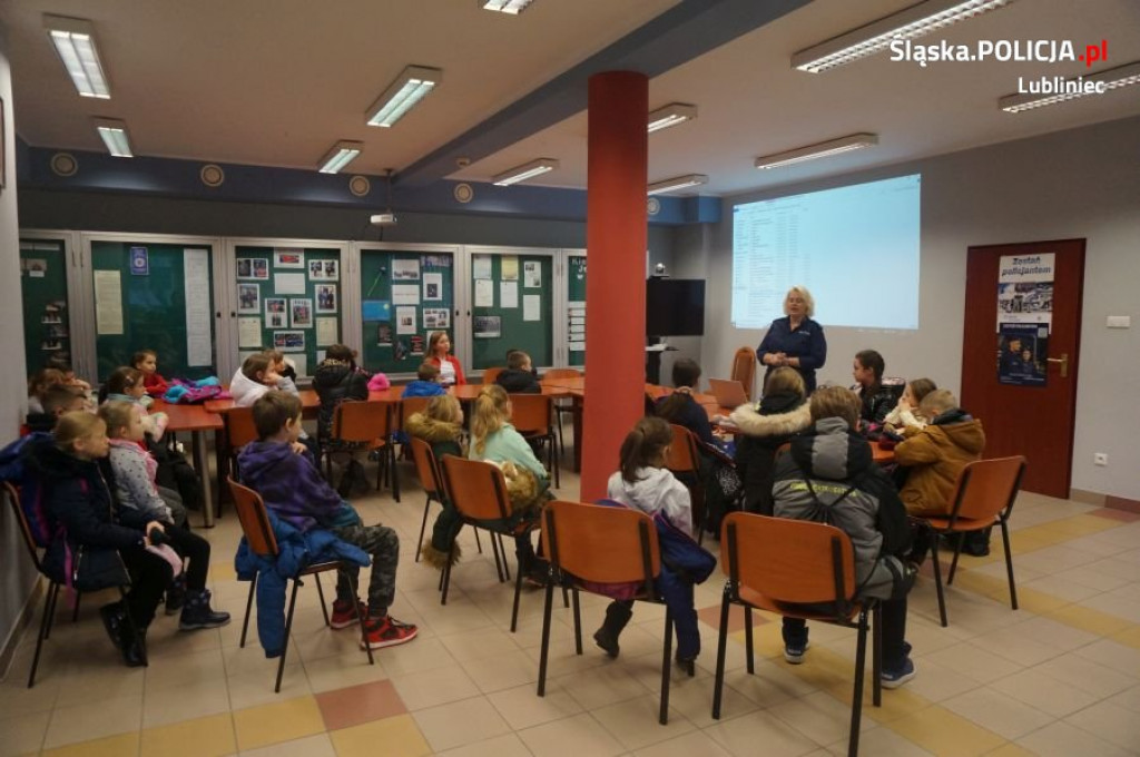Lubliniec, Herby. Uczniowie w komendzie policji
