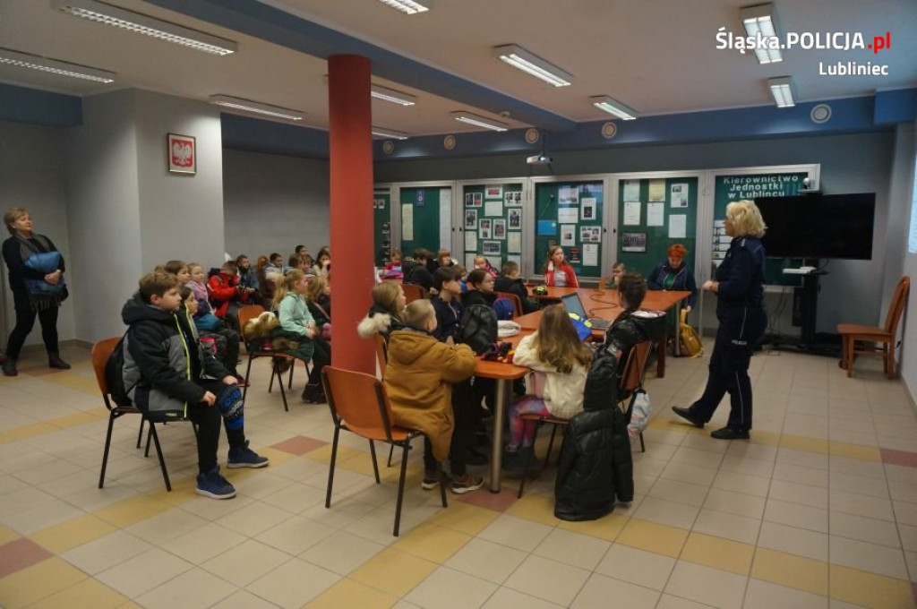 Lubliniec, Herby. Uczniowie w komendzie policji