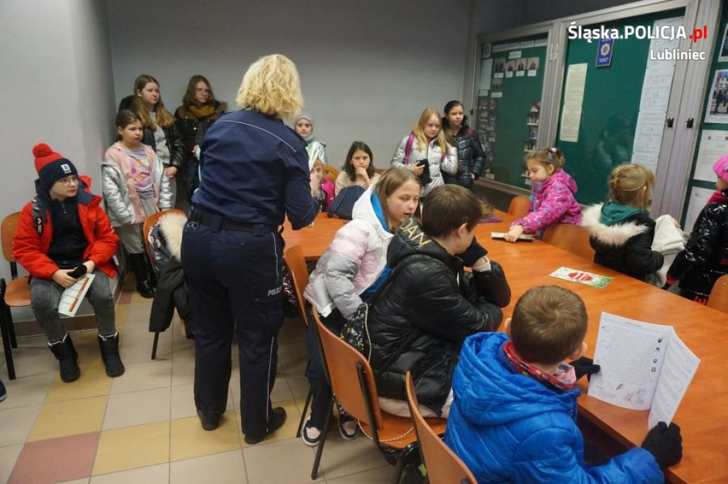 Lubliniec, Herby. Uczniowie w komendzie policji