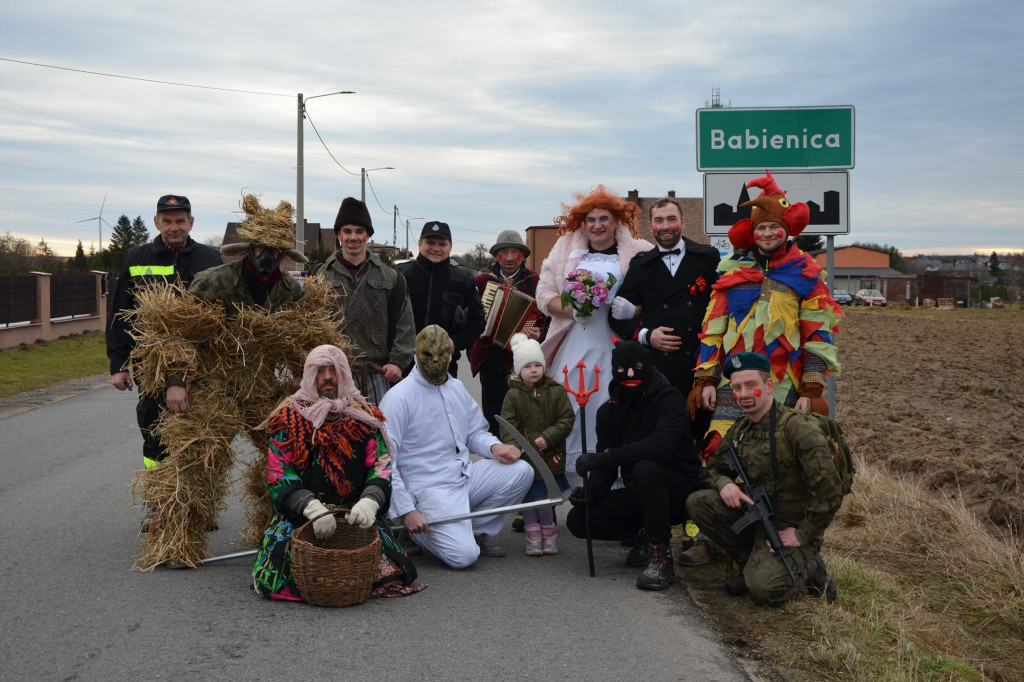 Babienica. Wodzenie bera i jajecznica ze 126 jajek