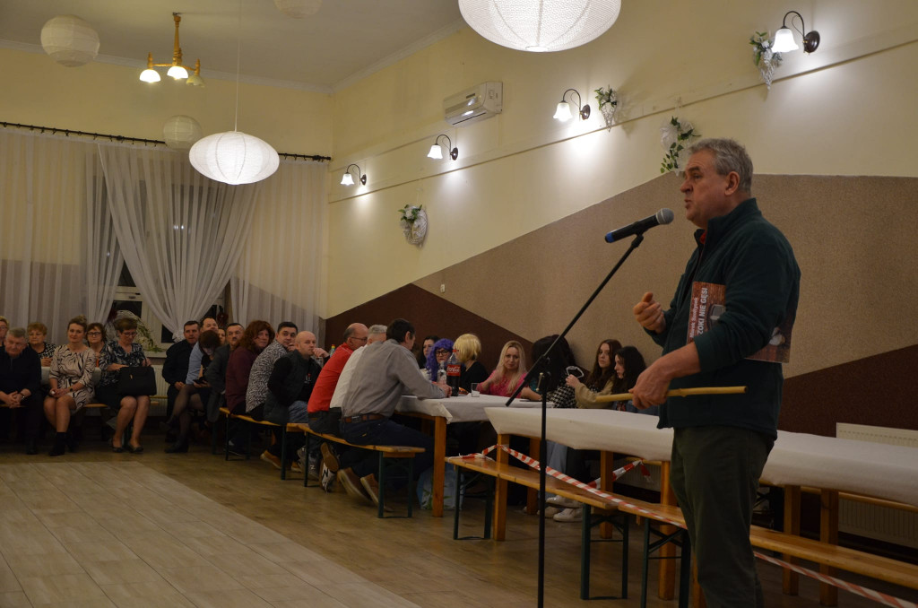 Babienica. Wodzenie bera i jajecznica ze 126 jajek