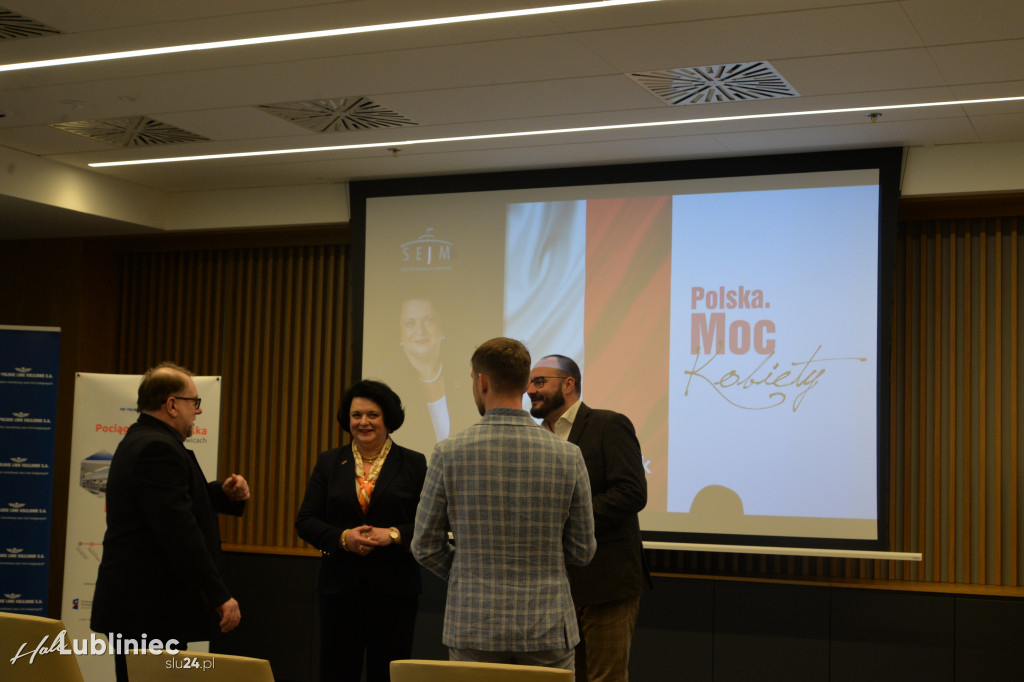 Na trasie pociągu Miasteczko Śląskie - lotnisko