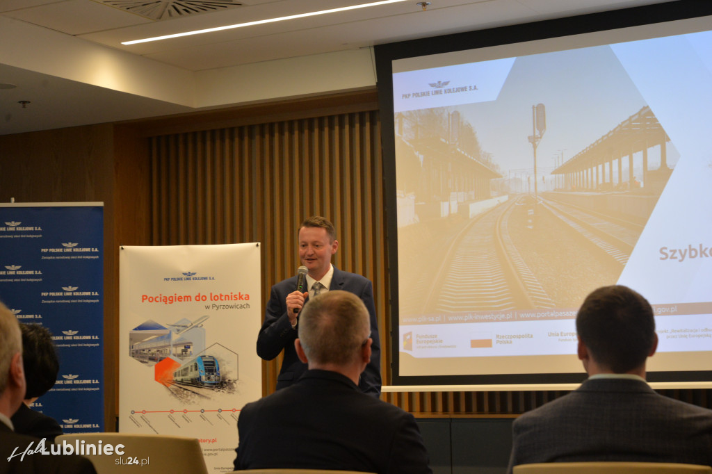 Na trasie pociągu Miasteczko Śląskie - lotnisko