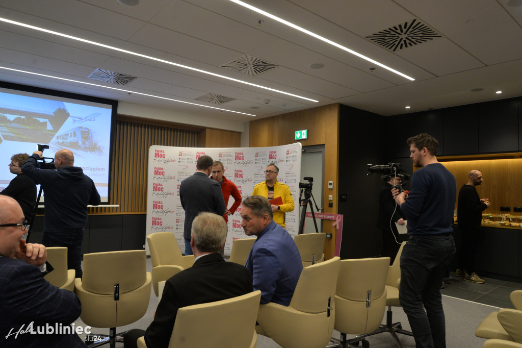 Na trasie pociągu Miasteczko Śląskie - lotnisko