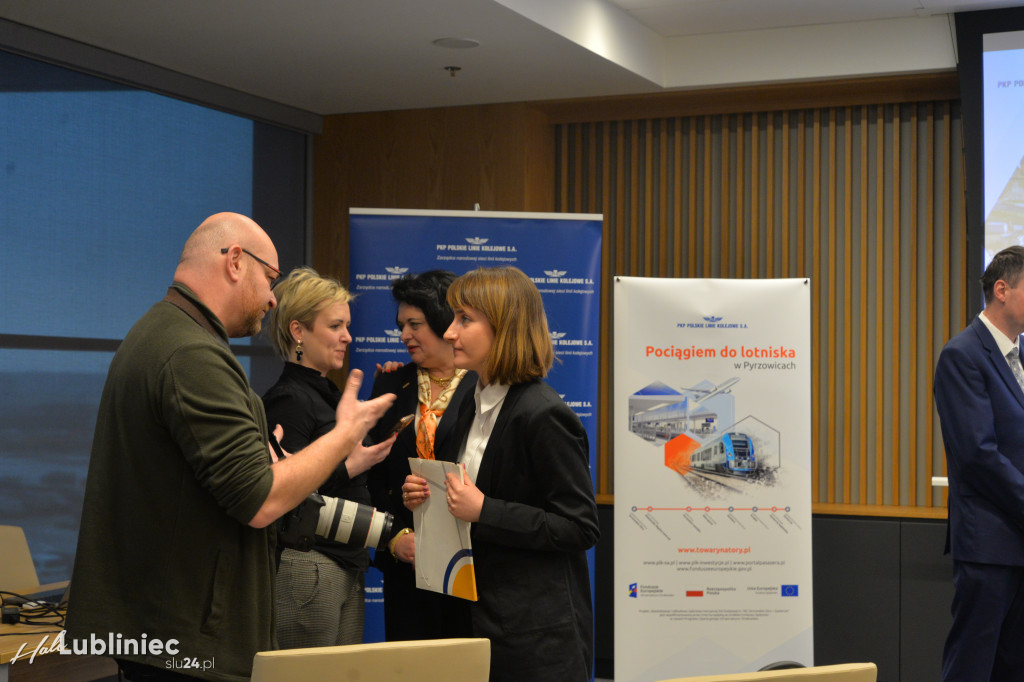 Na trasie pociągu Miasteczko Śląskie - lotnisko