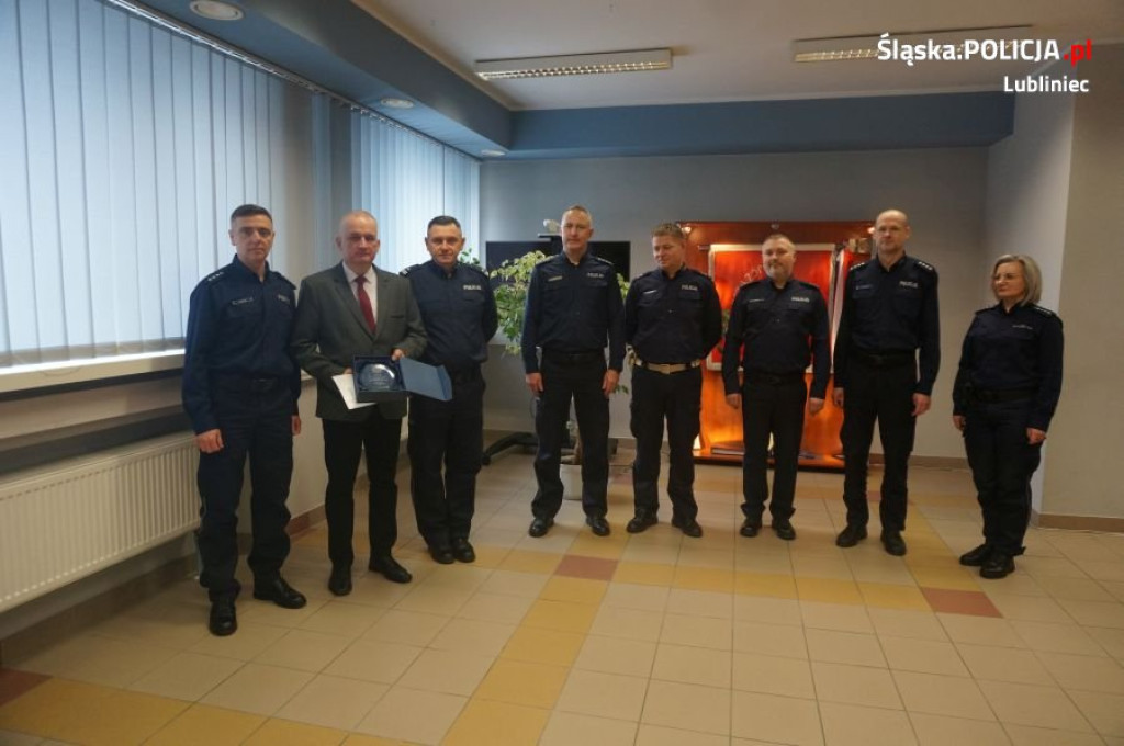 Pięciu policjantów pożegnało się z mundurem