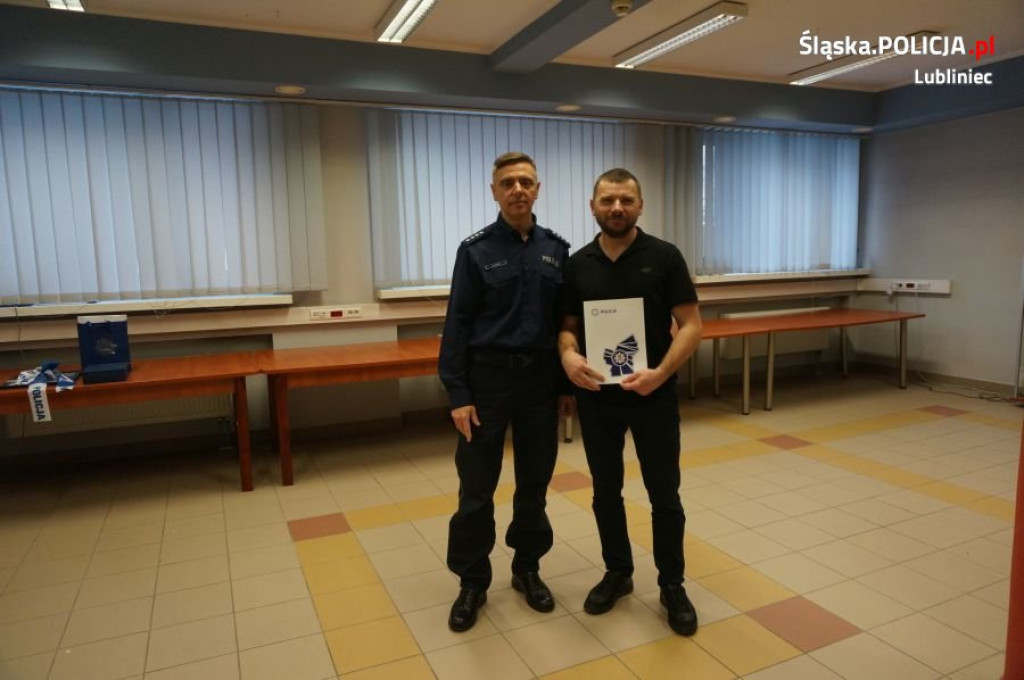 Pięciu policjantów pożegnało się z mundurem