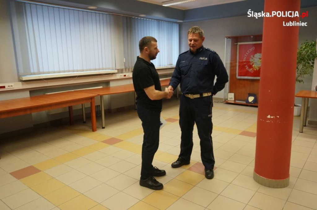 Pięciu policjantów pożegnało się z mundurem