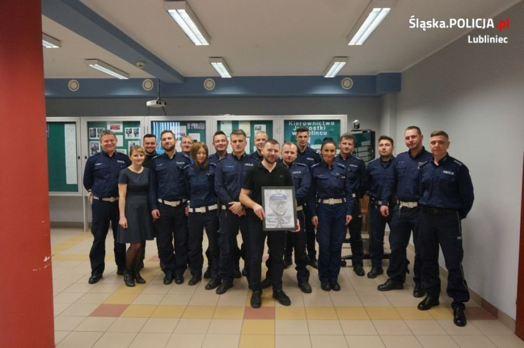 Pięciu policjantów pożegnało się z mundurem