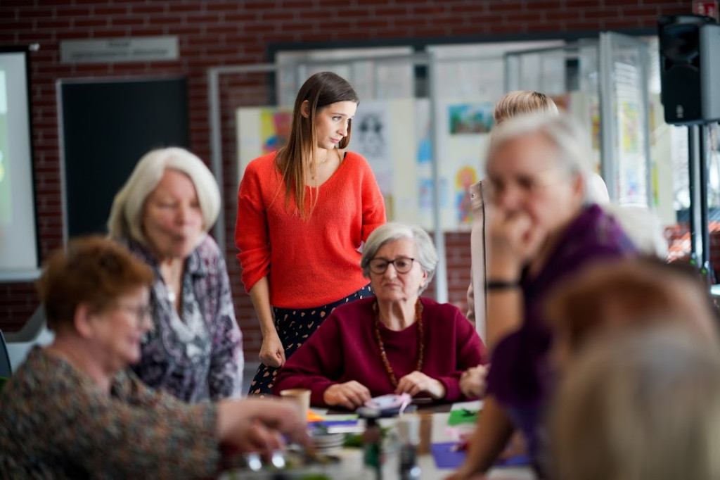Lubliniec. Seniorzy robili sałatki i kartki