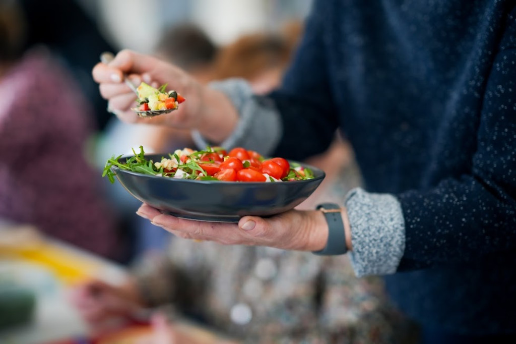 Lubliniec. Seniorzy robili sałatki i kartki