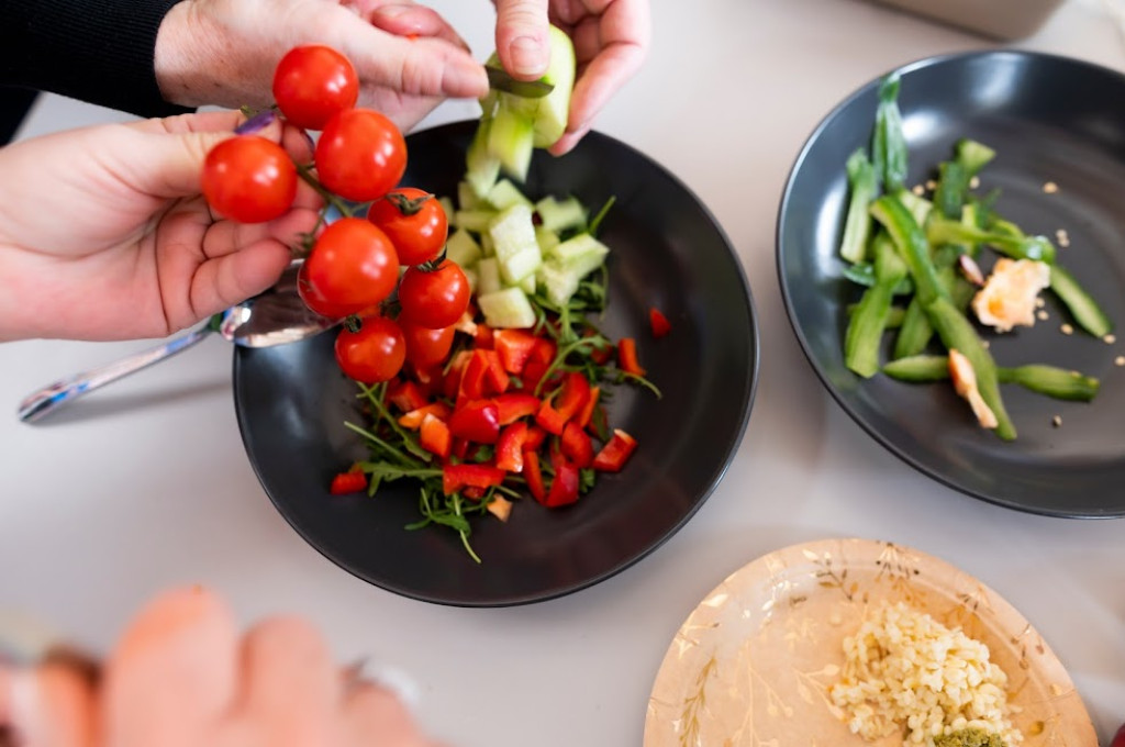 Lubliniec. Seniorzy robili sałatki i kartki
