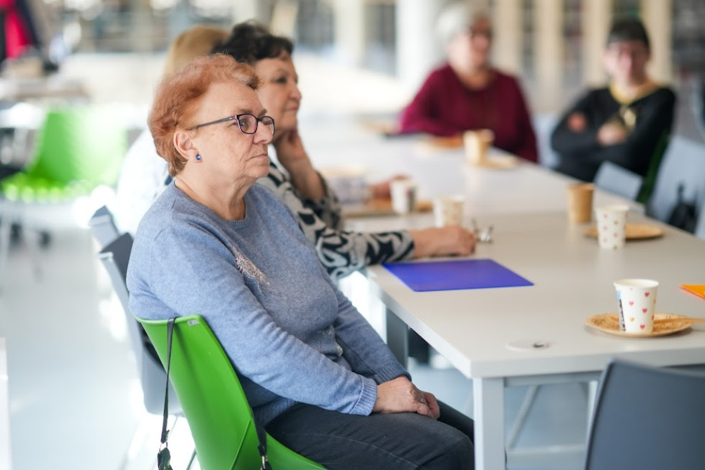 Lubliniec. Seniorzy robili sałatki i kartki