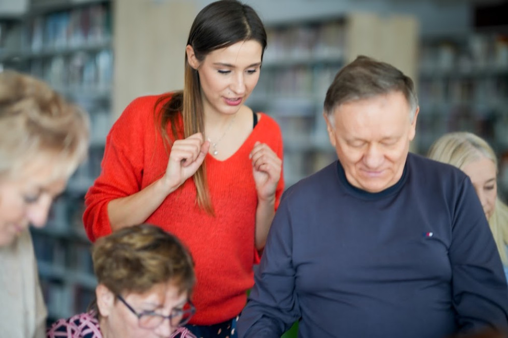 Lubliniec. Seniorzy robili sałatki i kartki