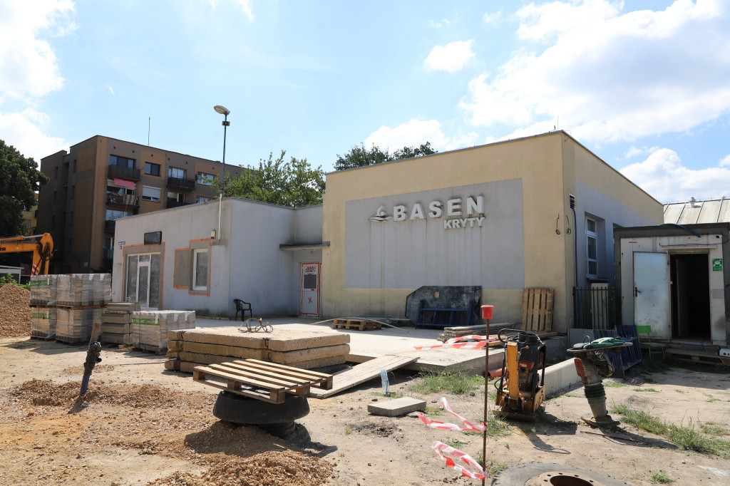 Lubliniec. Budują centrum rekreacyjne i wodny plac zabaw