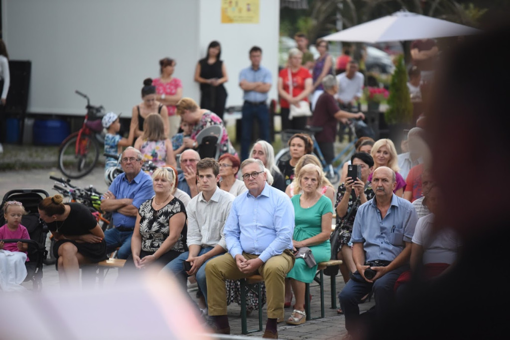 Lubliniec. Celine Dion i Sztywny Pal Azji [FOTO]