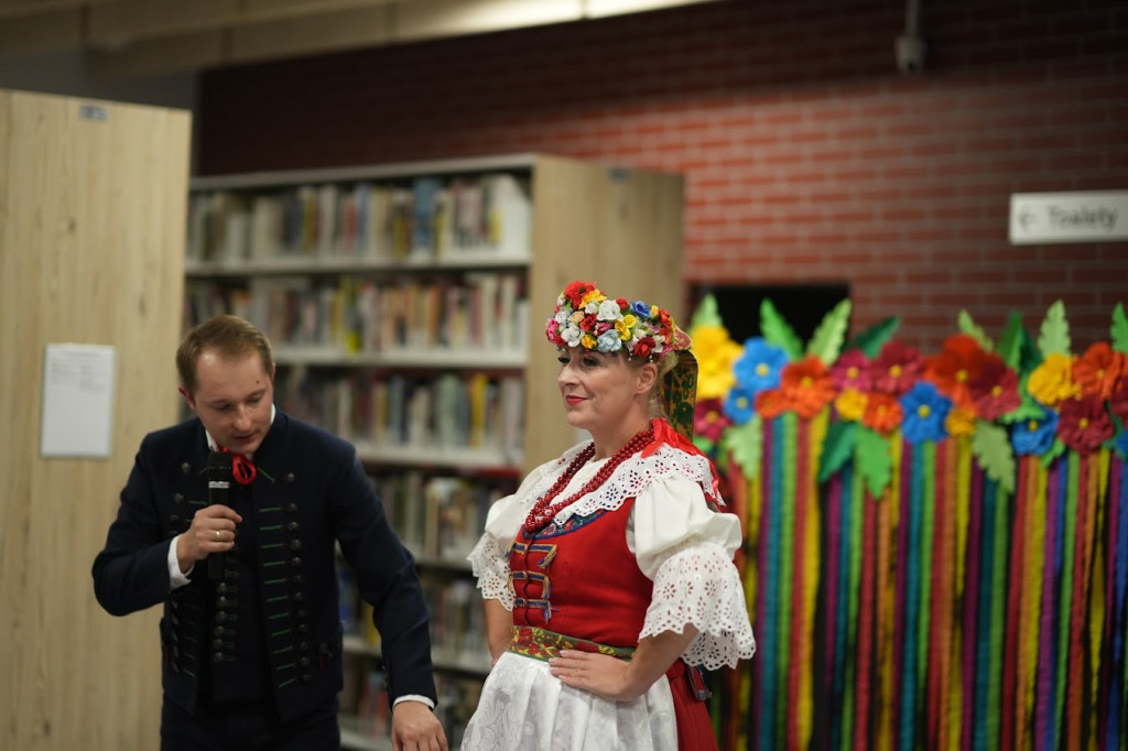 Lubliniec. Pokaz mody na ludowo. Noc w bibliotece