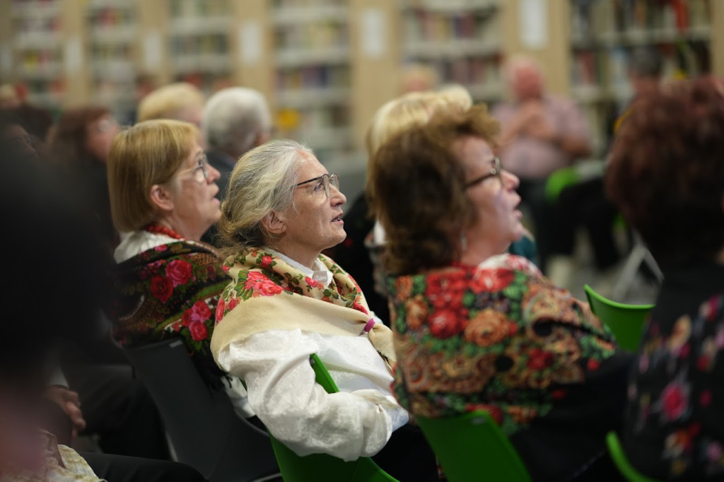 Lubliniec. Pokaz mody na ludowo. Noc w bibliotece