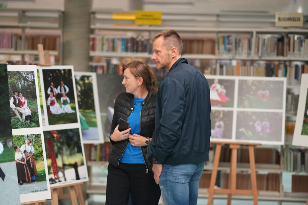 Lubliniec. Pokaz mody na ludowo. Noc w bibliotece