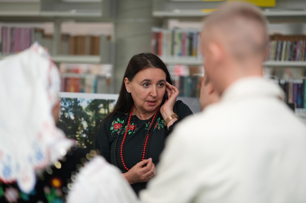 Lubliniec. Pokaz mody na ludowo. Noc w bibliotece