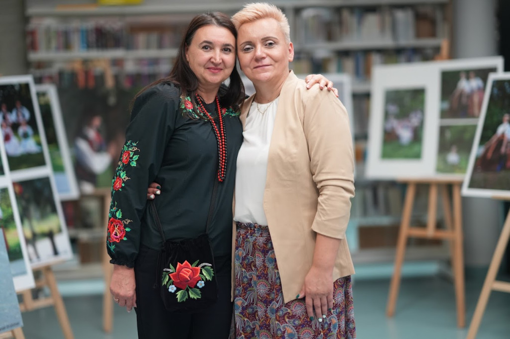 Lubliniec. Pokaz mody na ludowo. Noc w bibliotece