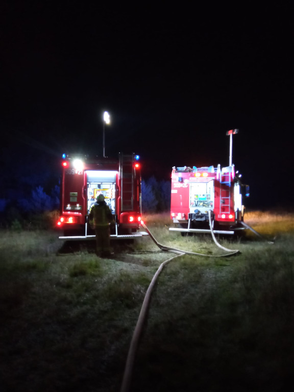 Paliła się stodoła. 11 strażackich zastępów w akcji [FOTO]