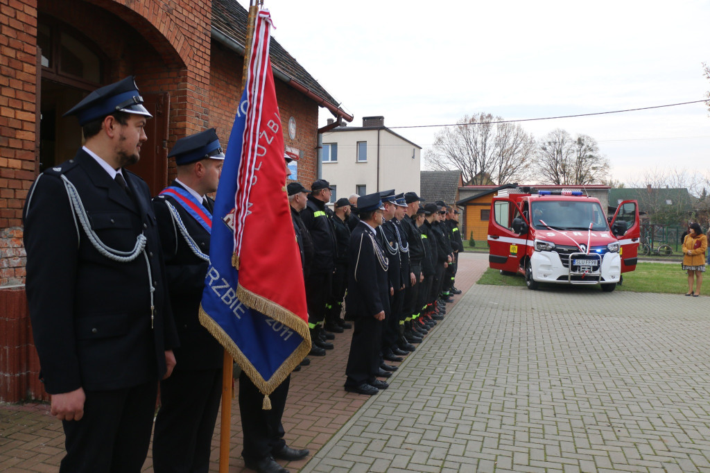 Strażacy mają nowy wóz. Uroczyste przekazanie