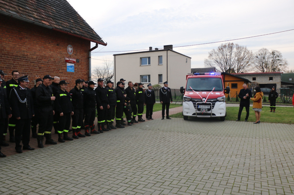 Strażacy mają nowy wóz. Uroczyste przekazanie