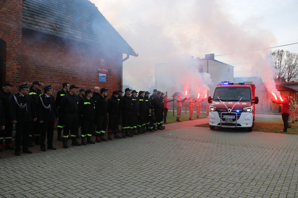 Strażacy mają nowy wóz. Uroczyste przekazanie