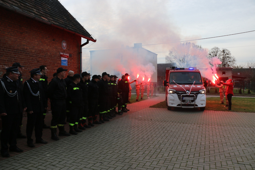 Strażacy mają nowy wóz. Uroczyste przekazanie