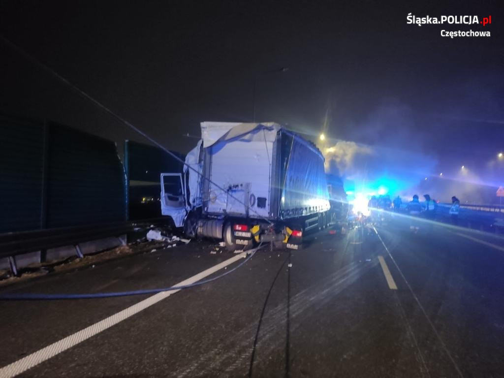 Ciężarówki stanęły w ogniu. Nie żyje kierowca [FOTO]