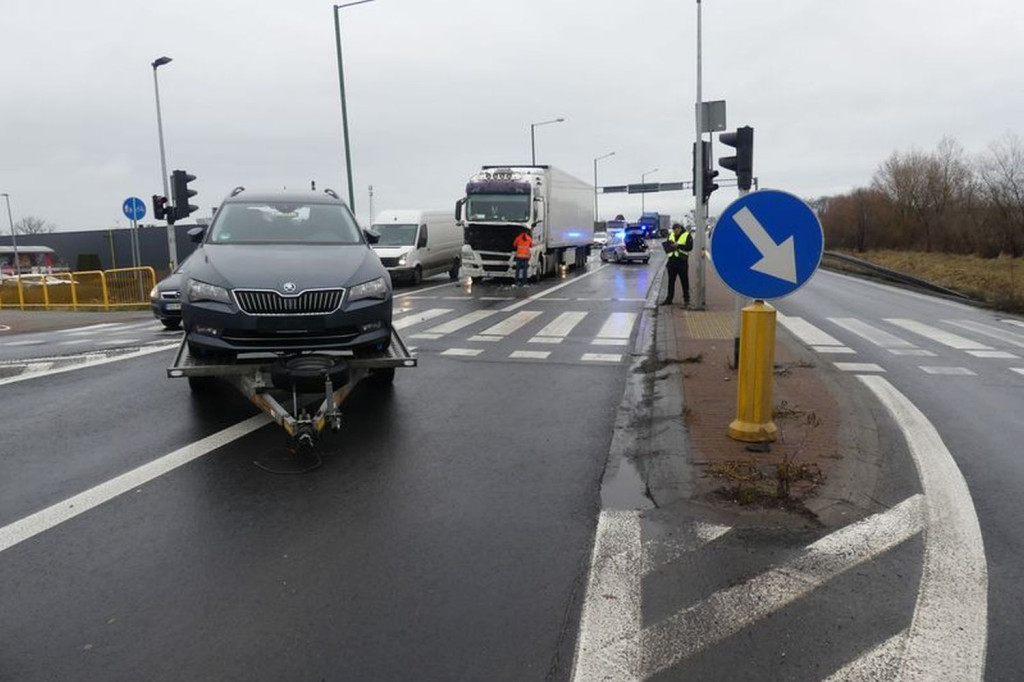 Lubliniec. Zderzenie na skrzyżowaniu dróg krajowych