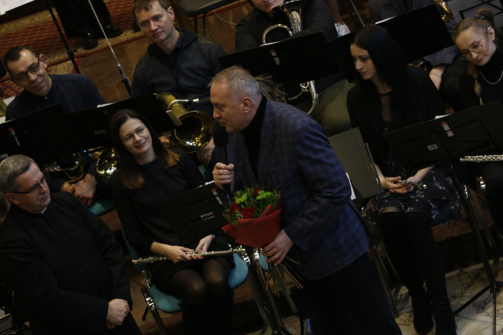 Koncert kolęd parafialnej orkiestry i scholi [FOTO]