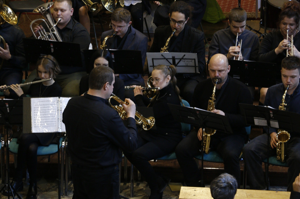 Koncert kolęd parafialnej orkiestry i scholi [FOTO]