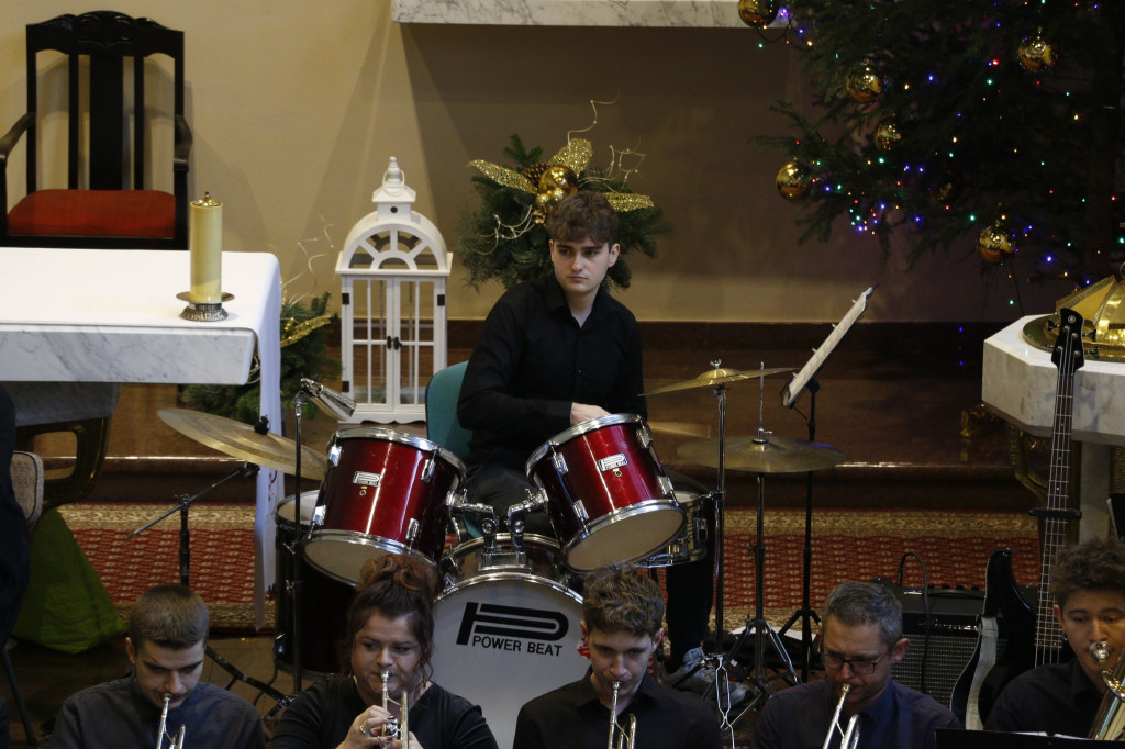 Koncert kolęd parafialnej orkiestry i scholi [FOTO]