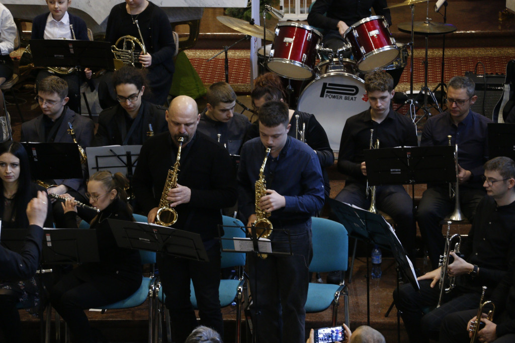 Koncert kolęd parafialnej orkiestry i scholi [FOTO]