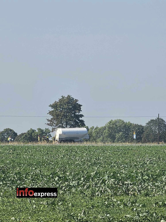 Pożar opon w naczepie ciągnika