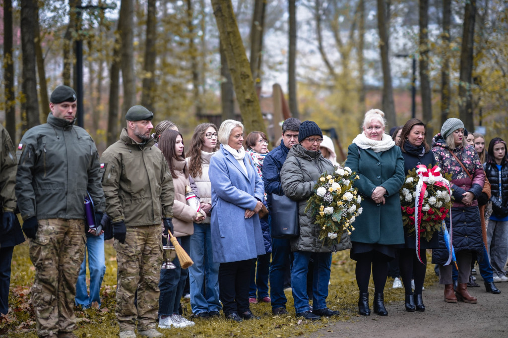 Tablicą upamiętnili dzieci zabite przez nazistów