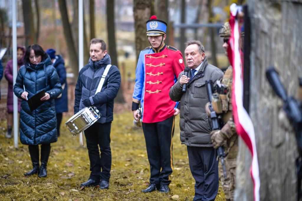 Tablicą upamiętnili dzieci zabite przez nazistów