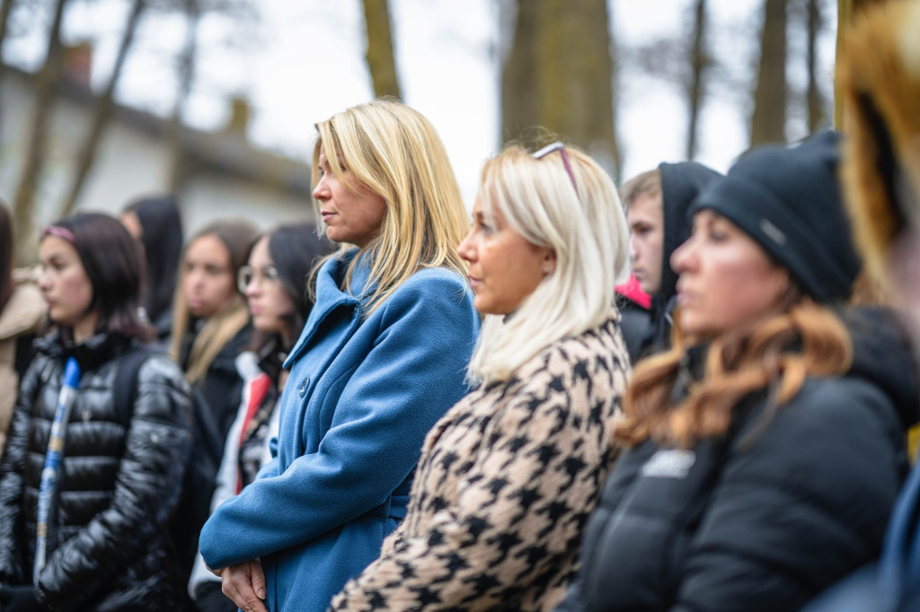 Tablicą upamiętnili dzieci zabite przez nazistów