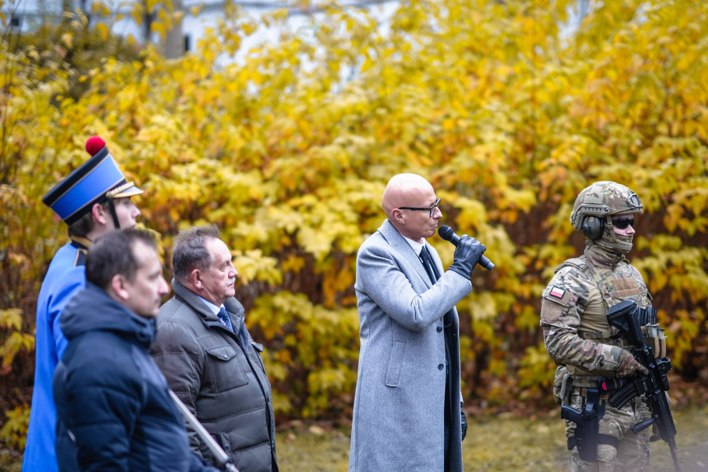 Tablicą upamiętnili dzieci zabite przez nazistów