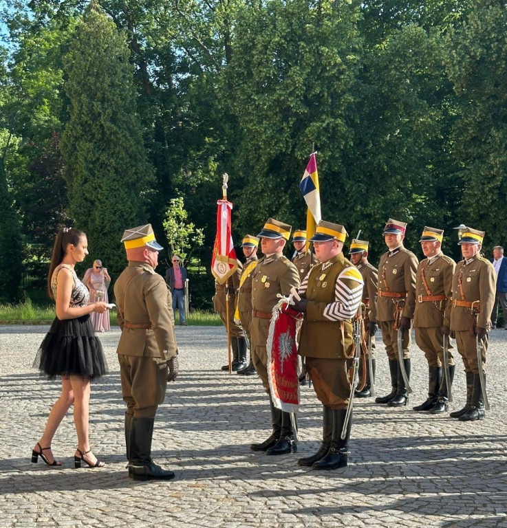 Koszęcin. Święto pułkowe i polonez