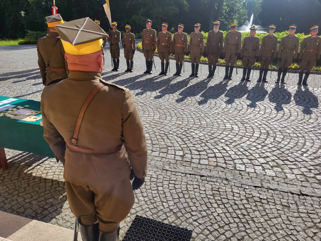 Koszęcin. Święto pułkowe i polonez
